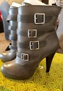 1/9

Gianni Bini Naval Grey Gray Heel Ankle Boots